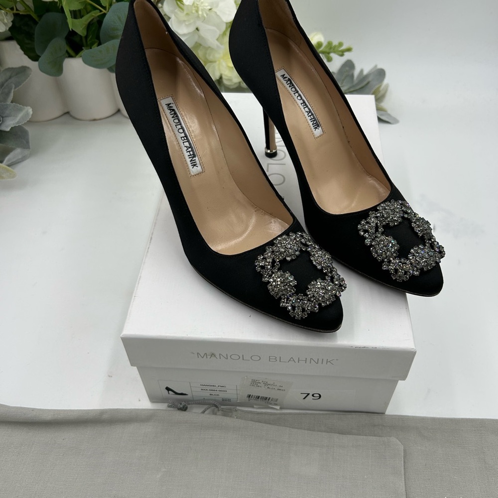 Women's Manolo Blahnik HANGISI satin pumps size 37 made in Italy